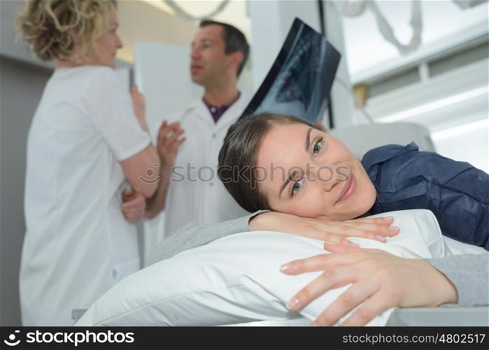 doctor discussing xrays results while patient is waiting
