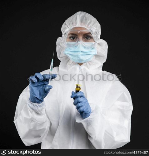 doctor preparing coronavirus vaccine