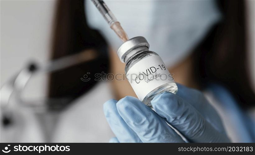 doctor preparing covid 19 vaccine