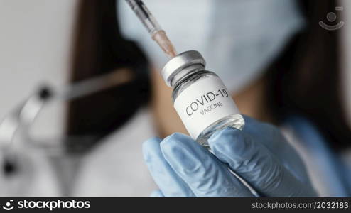 doctor preparing covid 19 vaccine