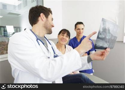 doctor showing xray results to colleagues