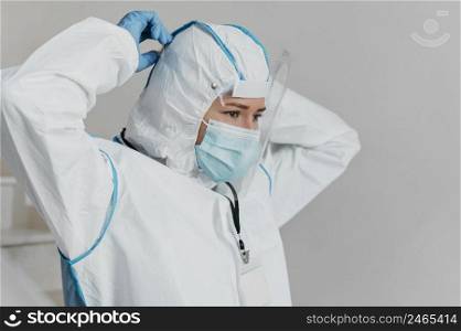 doctor wearing virus prevention equipment 2