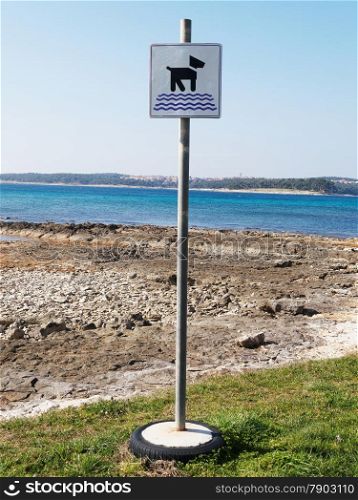 dog beach sign, dogs allowed on beach