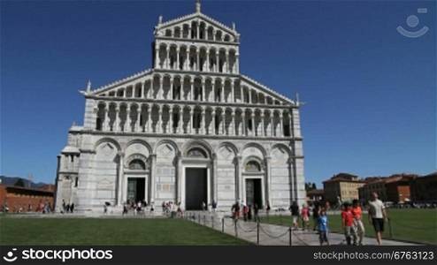 Dom Santa Maria Assunta (Westfassade), auf der Piazza del Duomo, in Pisa.