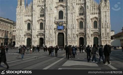 Domfassade und Domplatz, in Mailand