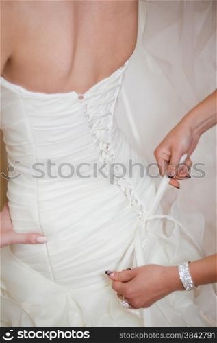 Dressing the bride&#xA;&#xA;