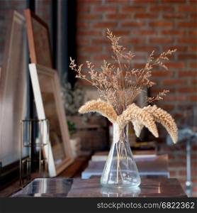 dried flowers in vase decoration in living room