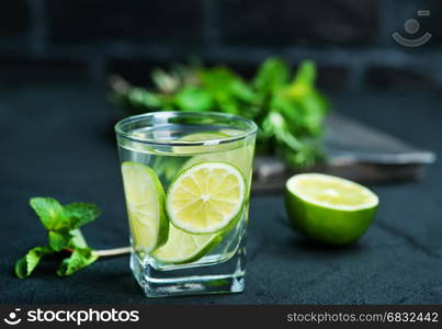 drink with lemon and lime, detox drink