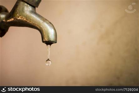 Dripping faucet. In water d&rsquo;times of crisis it is important to save missing