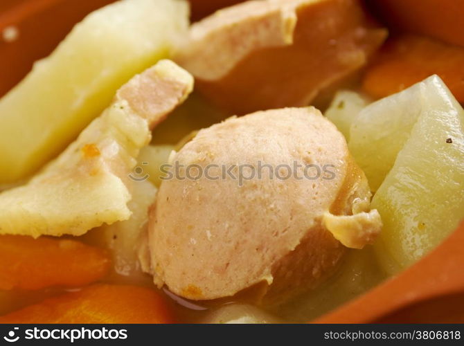 Dublin coddle - Irish dish which , of roughly sliced pork sausages and rashers with sliced potatoes and onions.