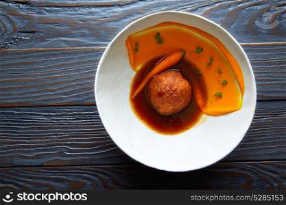 Dumpling of old cowtail with creamy carrot and its juice