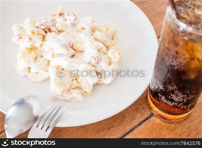Easy meal with macaroni cheese and cola, stock photo
