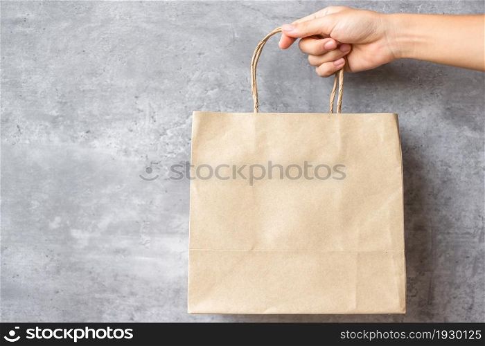 Eco friendly shopping bag on wall background. natural container. zero waste, pollution, earth day, free plastic, world Environment day concept