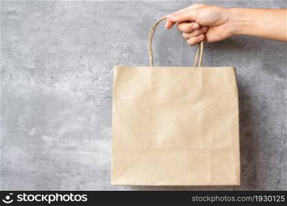 Eco friendly shopping bag on wall background. natural container. zero waste, pollution, earth day, free plastic, world Environment day concept