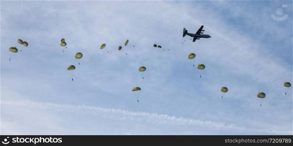 Ede,Holland,20-sept-2019:The airborne commemorations on Ginkel Heath with para drops with hundreds of parachutists dropped from hercules and dakota remebring the 75 year of operation market garden. operation market garden remembering