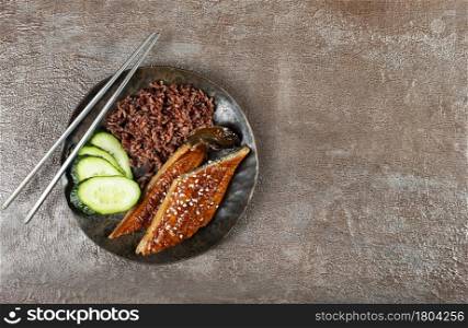 eel with brown rice and fresh cucumber