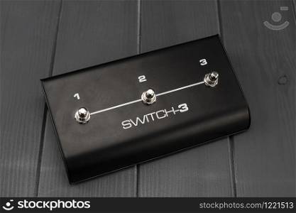 Effects pedal switch for guitar and amplifier