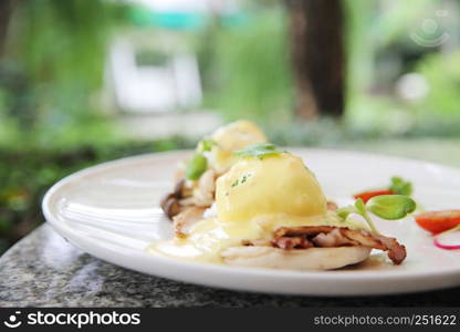 egg benedict with bread and bacon