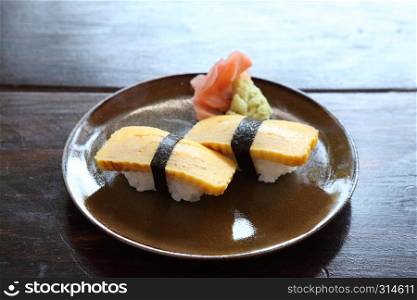 egg sushi