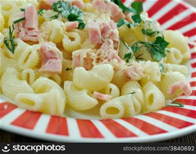 Elbow homemade macaroni with cheese and ham