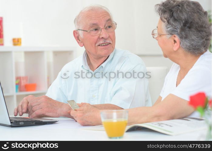 elderly couple with laptop