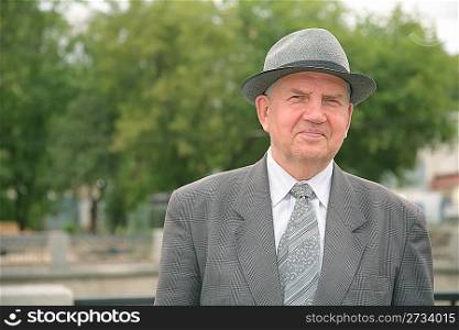 elderly man in the hat 2