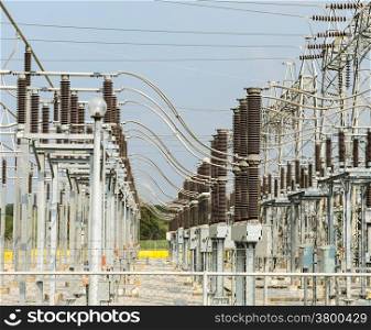 Electric distribution substation