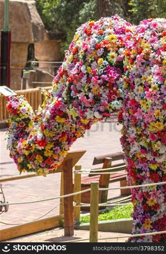 elephant made ??of flowers