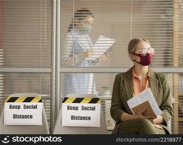 employee wearing face mask taking break