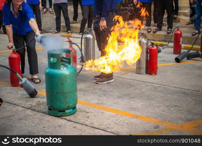Employees firefighting training,Extinguish a fire.