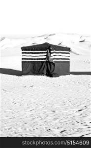 empty quarter and nomad tent of berber people in oman the old desert