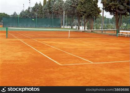 empty tennis court in clay