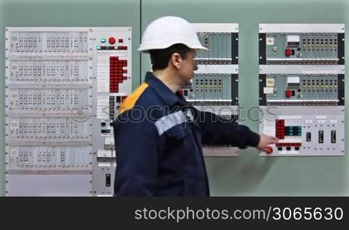 engineer comes to panel controls of gas in premises and check light indication