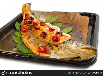 entire salmon cooked with tomatoes ,lemon and laurel
