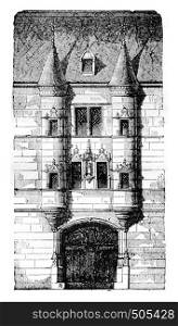 Entrance of a house of the eighteenth century, Reims, vintage engraved illustration. Magasin Pittoresque 1842.