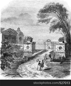 Entrance of the castle of Sceaux in the state, vintage engraved illustration. Magasin Pittoresque 1846.