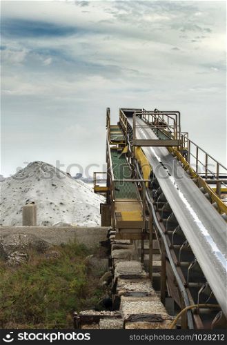 Equipment for the extraction of salt from the sea.