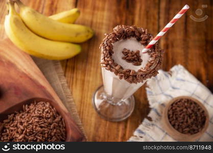 Esquimo. Cold drink made from sweetened, flavored and whipped milk to achieve a very foamy and homogeneous consistency, very popular in Mexico, similar to a milkshake made with ice cream.