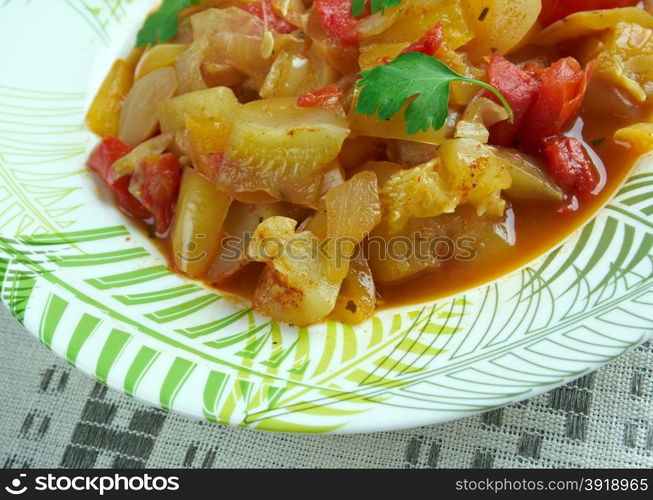 Etli Kabak Dolmasii - Turkish dish of vegetables