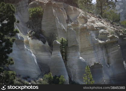 EUROPA, SPANIEN, ATLANTISCHER OZEAN, KANAISCHE INSELN, KANAREN, TENERIFFA, INSEL, BERG, PAISAJE LUNAR, FELS, GESTEIN, TUFFSTEINKEGEL, &#xA;Das Tuffsteinkegel gebilde von Paisaje Lunar bei Vilaflor im Zentrum der Insel Teneriffa auf den Kanarischen Inseln. (KEYSTONE/Urs Flueeler)