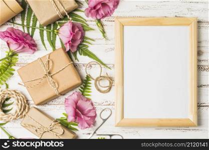 eustoma flower packed gifts with empty frame table
