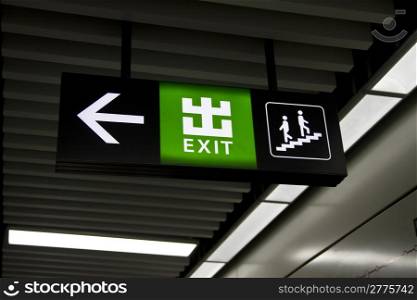 Exit sign in Chinese and English