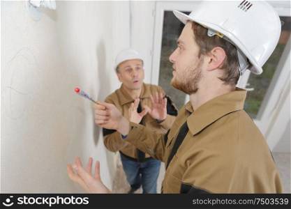 experienced builder discussing with younger builder