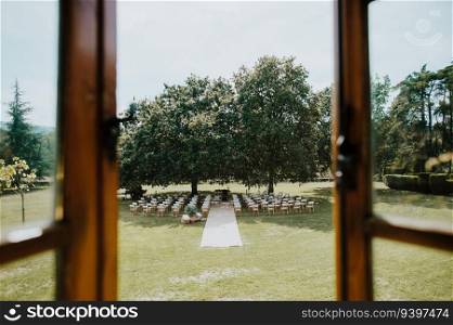 Exterior space for a rural wedding with a window on the foreground. KEILA   RUB 
