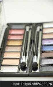 Eye shadow palette with various matching colors