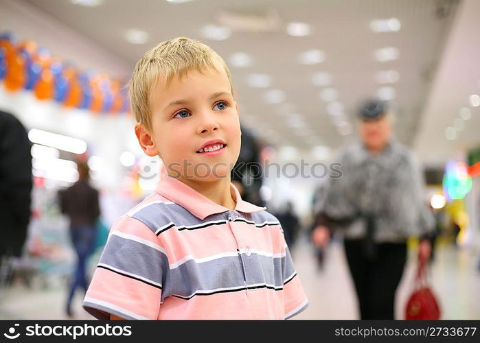 face child in shop