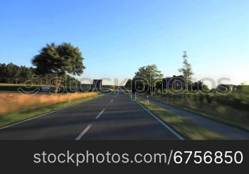 Fahraufnahmen auf einer Landstrasse in Deutschland