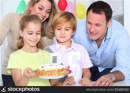 Family celebrating child&acute;s birthday
