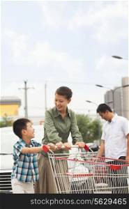 Family with shopping cart