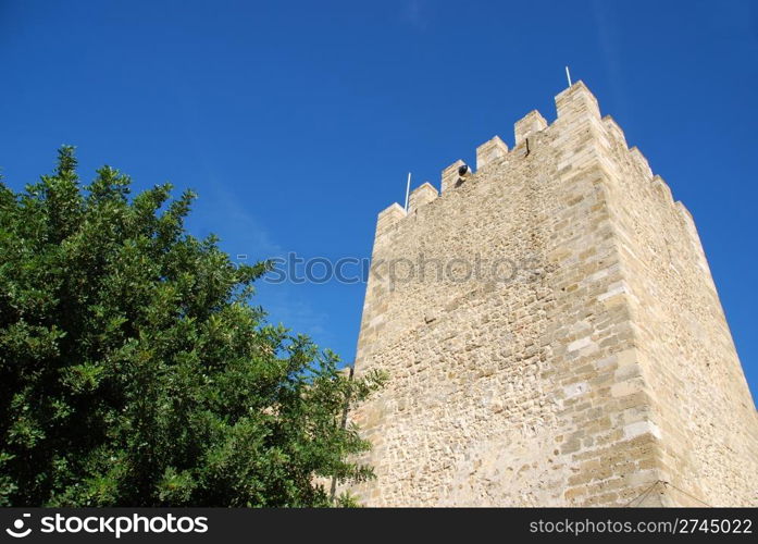 famous castle in Lisbon built on the II Century BC